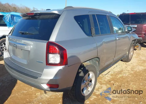 2016 Jeep Compass Latitude z USA, uszkodzony, nr VIN 1C4NJCEAXGD744634